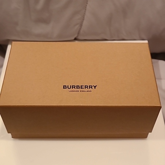 Burberry Black and White lightweight Sunglasses brand new in the box main image 11